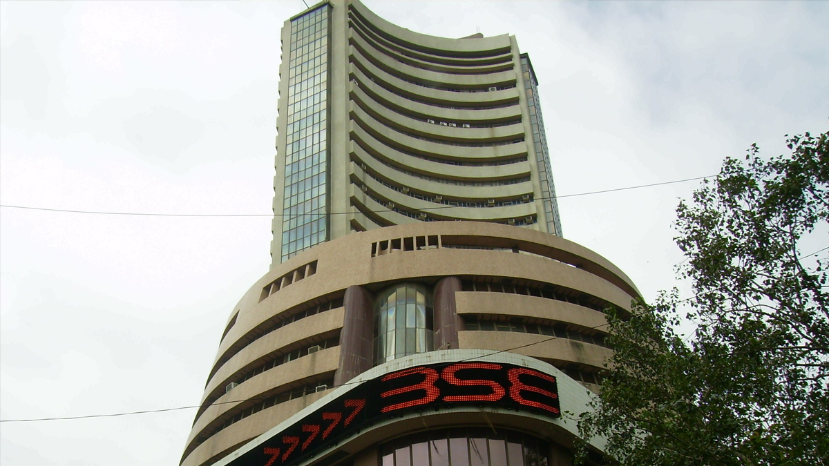 सेंसेक्स 700 अंक से ज्यादा फिसला, दबाव में मिडकैप और स्मॉलकैप शेयर