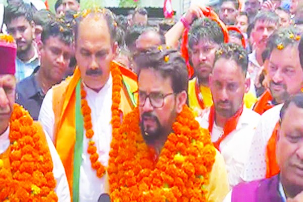 कांग्रेस अंग्रेजों की नीति ‘बांटो और राज करो’ पर कर रही काम : अनुराग ठाकुर