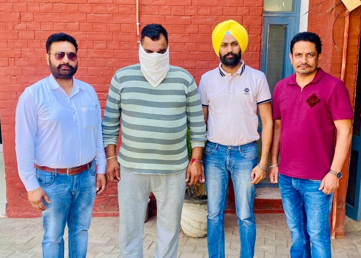 6000 रुपए की रिश्वत लेता ए. एस. आई विजीलैंस ब्यूरो द्वारा काबू