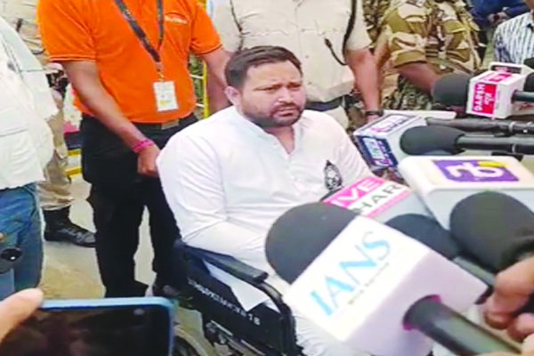 गिरिराज सिंह पर तेजस्वी का पलटवार, कहा- बिना तर्क की बातों पर डिस्कशन करने का वक्त नहीं
