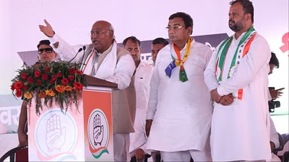 कांग्रेस अध्यक्ष खरगे पहुंचे यमुनानगर, मोदी पर बरसे, स्वाति मालीवाला के पोस्टर लेकर पहुंचीं महिलाएं