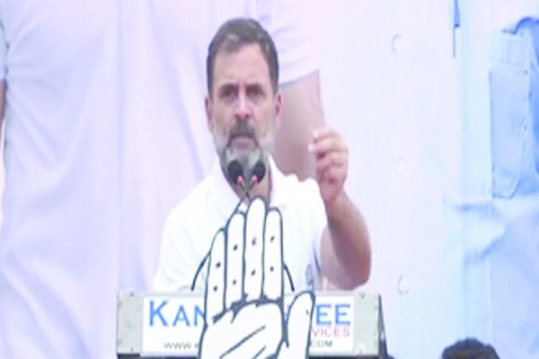 राहुल गांधी का वादा ,सरकार बनने पर हम जनता की जेब में पैसा डालेंगे
