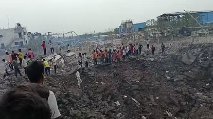 सबसे बड़ी बारूद फैक्टरी में जोरदार धमाका, आठ लोगों की मौत; कई लोग मलबे में दबे
