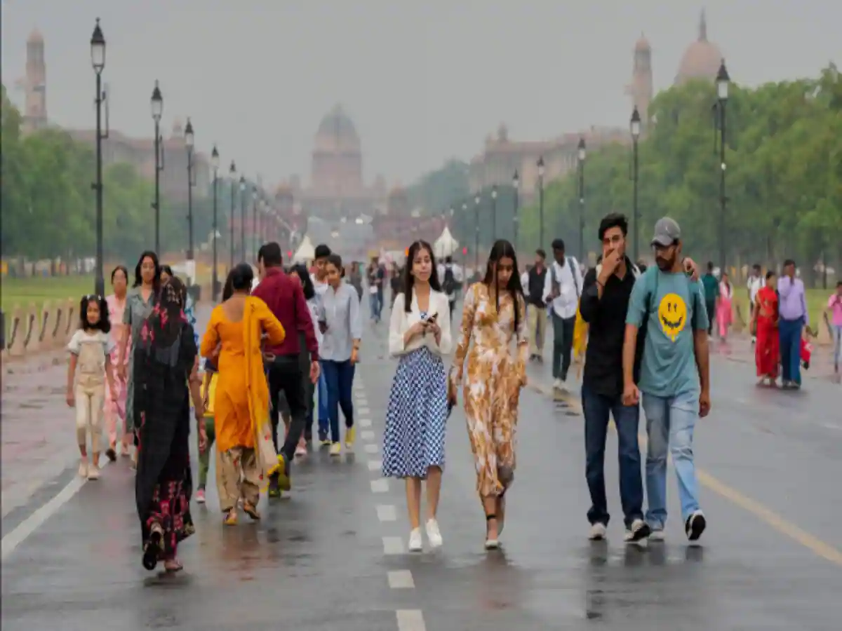 Delhi Weather: राहत देने के मूड में नहीं दिल्ली की गर्मी! अगले दो दिन ऐसा रहेगा मौसम, बारिश पर भी है अपडेट