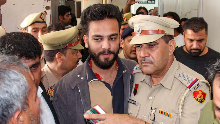 Elvish Yadav Case: एल्विश यादव पर फिर कसेगा शिकंजा! ED ने मनी लांड्रिंग केस में दर्ज की FIR