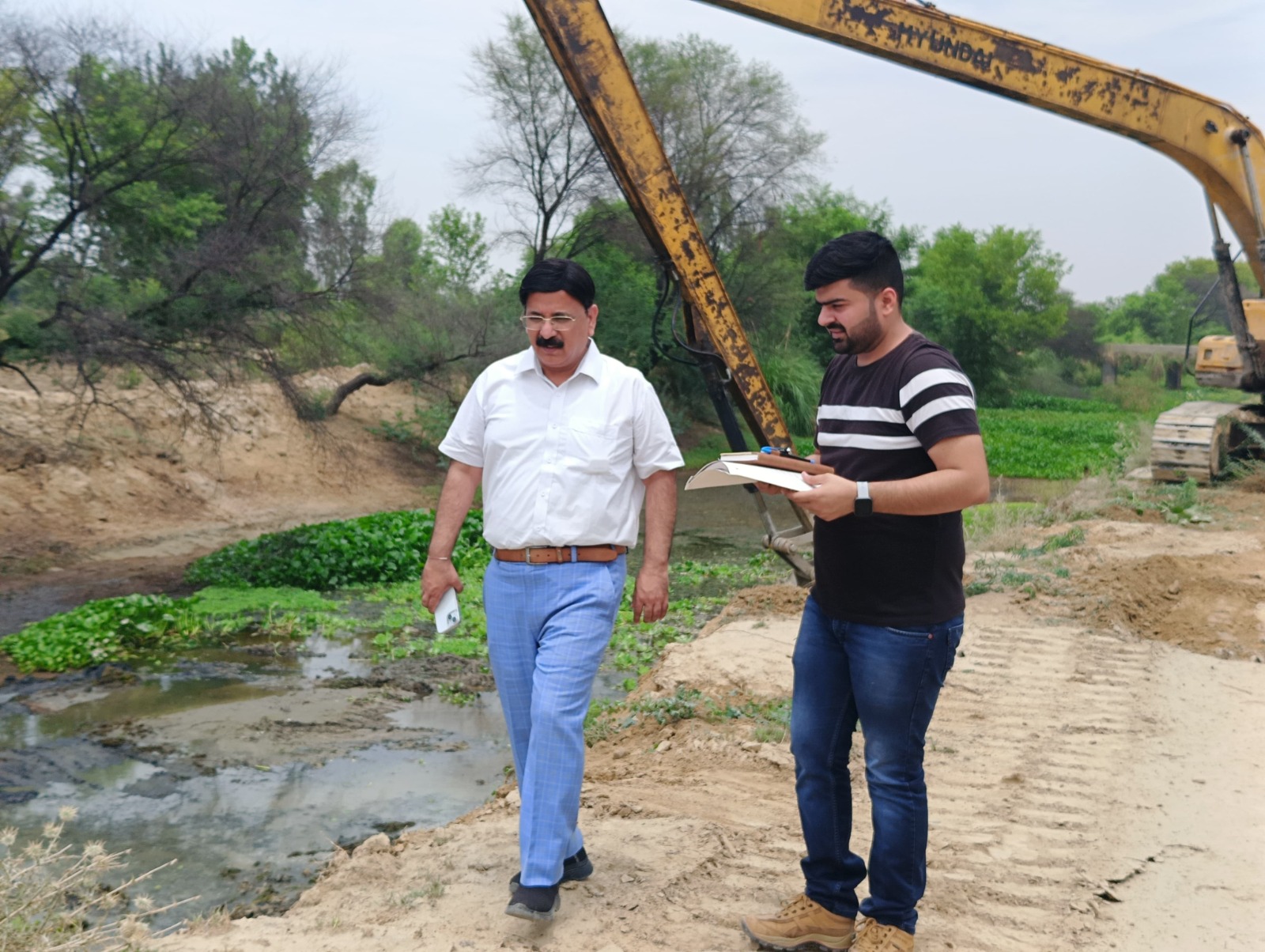 अतिरिक्त उपायुक्त जनरल राकेश कुमार पोपली द्वारा नालों की सफाई का निरीक्षण