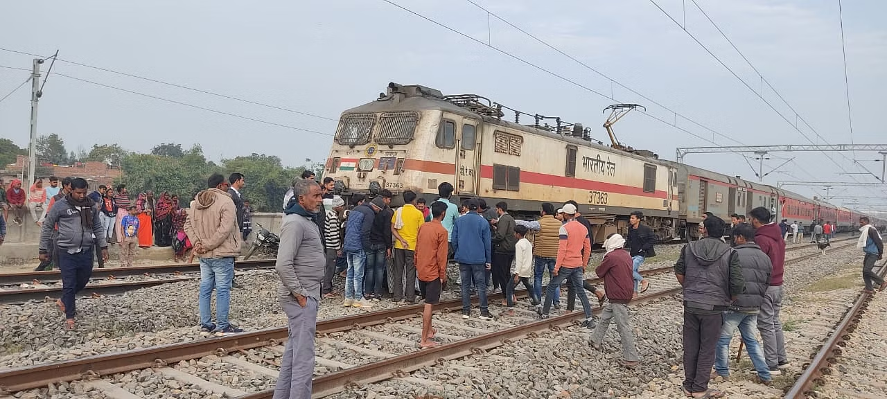 जमशेदपुर में दो बच्चों सहित तीन लोगों की ट्रेन से कटकर मौत