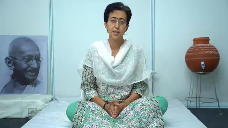 ‘डॉक्टर ने आतिशी को अस्पताल में भर्ती होने की सलाह दी, लेकिन…’, अनशन पर APP का दावा