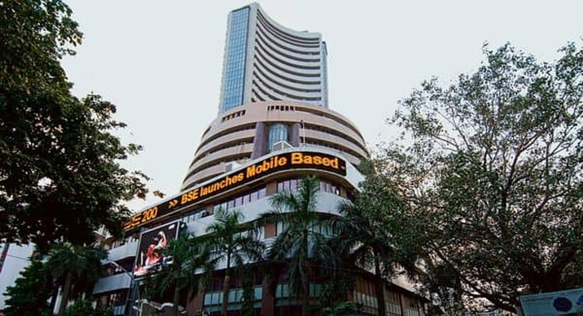 भारतीय शेयर बाजार में 4 साल की सबसे बड़ी गिरावट, निवेशकों के 44 लाख करोड़ रुपये डूबे