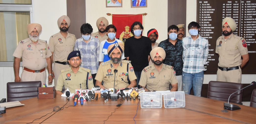 पंजाब पुलिस ने अंतरराज्यीय संगठित अपराध सिंडिकेट का भंडाफोड़ किया; सरगना समेत पांच आरोपी दो तमंचों के साथ गिरफ्तार