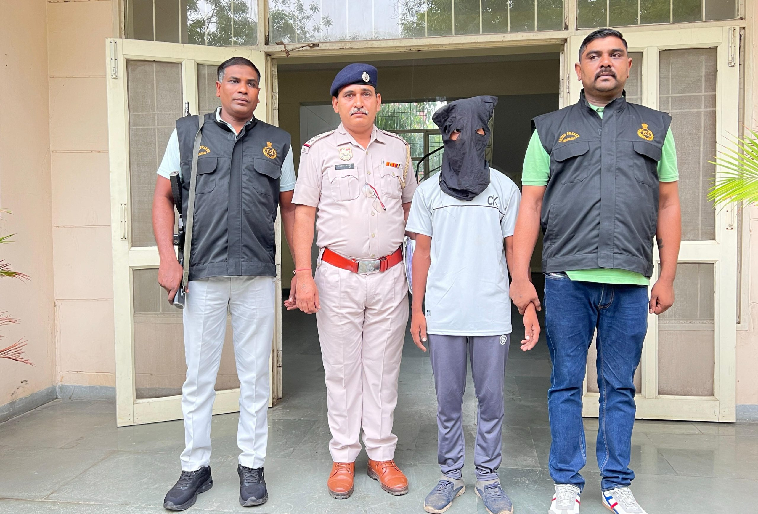 फ़रीदाबाद – पत्थर से चोट मारकर की गई बुजुर्ग की हत्या के मामले में क्राइम ब्रांच डीएलएफ ने नाबालिक बेटी सहित 3 आरोपियों को किया गिरफ्तार.