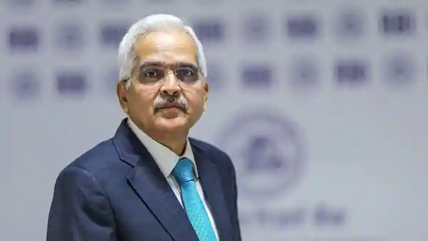 RBI गवर्नर शक्तिकांत दास ने बैंकों में घटते डिपॉजिट्स पर जताई चिंता, बोले-म्यूचुअल फंड बीमा पेंशन की ओर हो रहे लोग आकर्षित