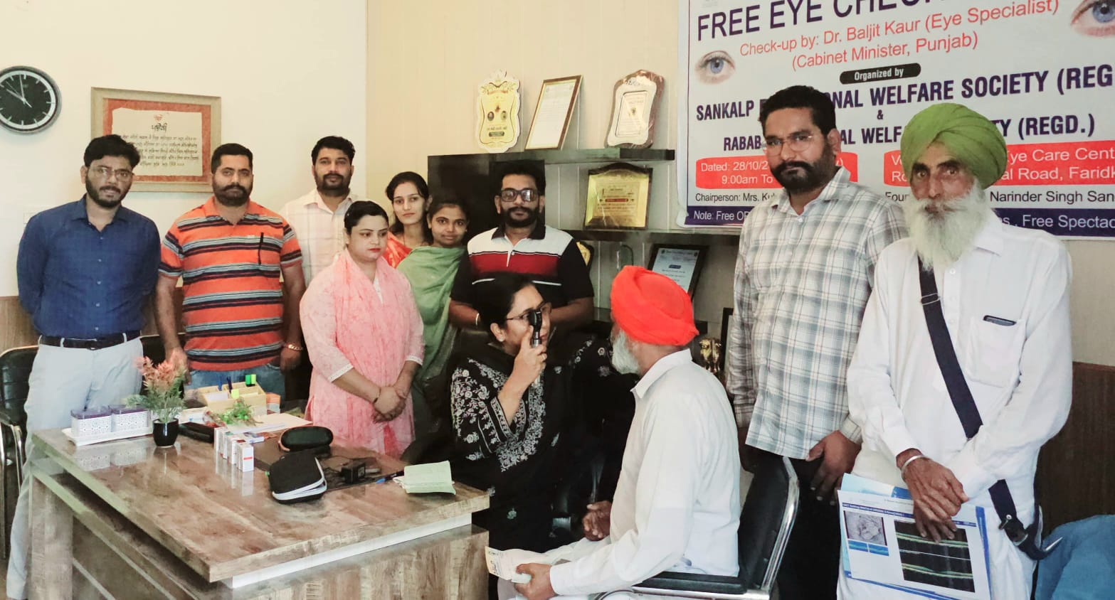 नेत्र जांच शिविर का उद्घाटन करने पहुँची कैबिनेट मंत्री डॉ. बलजीत कौर ने फिर निभाई अपनी डॉक्टरी भूमिका