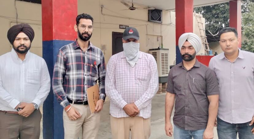 विजिलेंस ब्यूरो ने पुलिस सब-इंस्पेक्टर को 15,000 की रिश्वत लेते हुए रंगे हाथों काबू