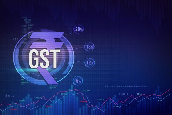 GST: जूते और घड़ियां होंगी महंगी, पानी और साइकिलें होंगी सस्ती, लग्जरी सामान पर पड़ेगा असर