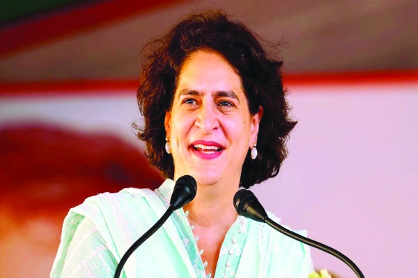 प्रियंका गांधी वाड्रा ने वायनाड से दाखिल किया नामांकन,खड़गे सोनिया ,राहुल साथ रहे मौजूद