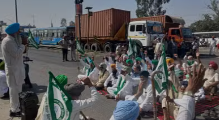 चंडीगढ़-अंबाला हाईवे जाम: लालड़ू में धरना दे रहे किसान, हाईवे पर दोनों तरफ वाहनों की लंबी कतारें, लोग परेशान