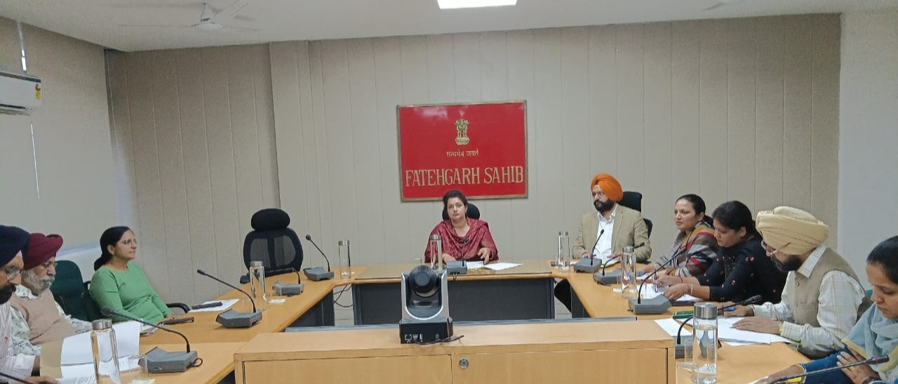 समूह अधिकारी अपने-अपने विभागों में मनरेगा के माध्यम से होने वाले कार्यों की पहचान करें-डॉ. सोना थिंद
