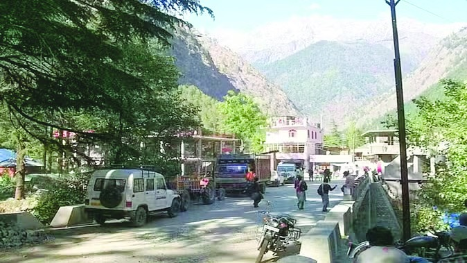 कसोल में बिना पंजीकरण चल रहे 45 होमस्टे, होटल और कैंपिंग साइट, पर्यटन विभाग ने की कार्रवाई