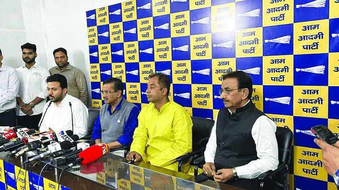 Delhi: ‘BJP ने हार मानी, हमारे नेताओं को दिखाया जा रहा ED-CBI का डर’,