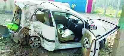 बिजनाैर में बड़ा हादसा, पेड़ से टकराकर पलटी कार, तीन दोस्तों की दर्दनाक मौत और तीन घायल
