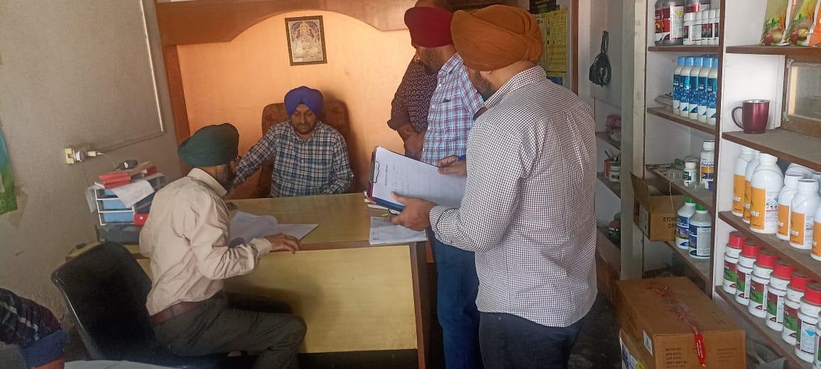 डीएपी से संबद्ध सरहिंद और वेयरहाउस चेक पर उर्वरक विक्रेताओं का रिकॉर्ड