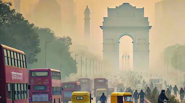 दिल्ली में प्रदूषण से हाल बेहाल, कई इलाकों में AQI 400 पार