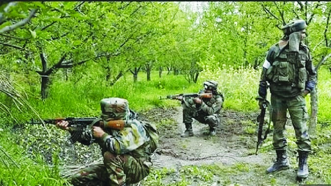 सुकमा में सुरक्षाबलों और नक्सलियों के बीच मुठभेड़, 10 नक्सली ढेर; मिला हथियारों का जखीरा