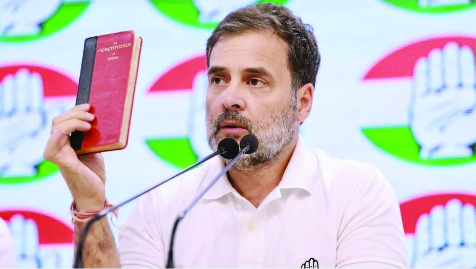 संविधान दिवस कार्यक्रम में राहुल बोले : देश में जो दलित,गरीब की बात करता है, उसका माइक बंद हो जाता है
