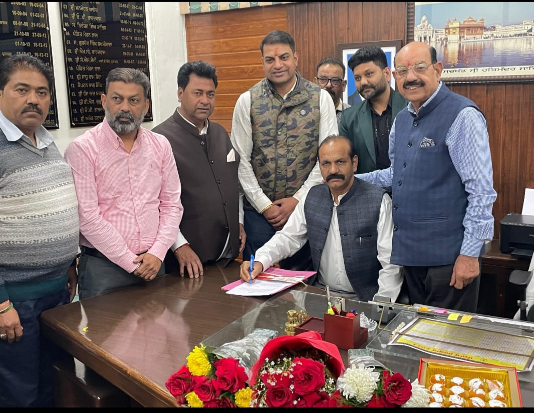 पंजाब खादी और ग्रामोद्योग बोर्ड के वाइस चेयरमैन पवन कुमार हंस ने कैबिनेट मंत्री महिंदर भगत की उपस्थिति में संभाला पदभार