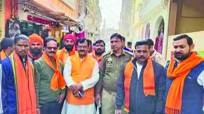 संभल जा रहे शिवसेना के प्रदेश महासचिव नजरबंद, कार्यकर्ताओं ने किया हंगामा, पुलिस से झड़प