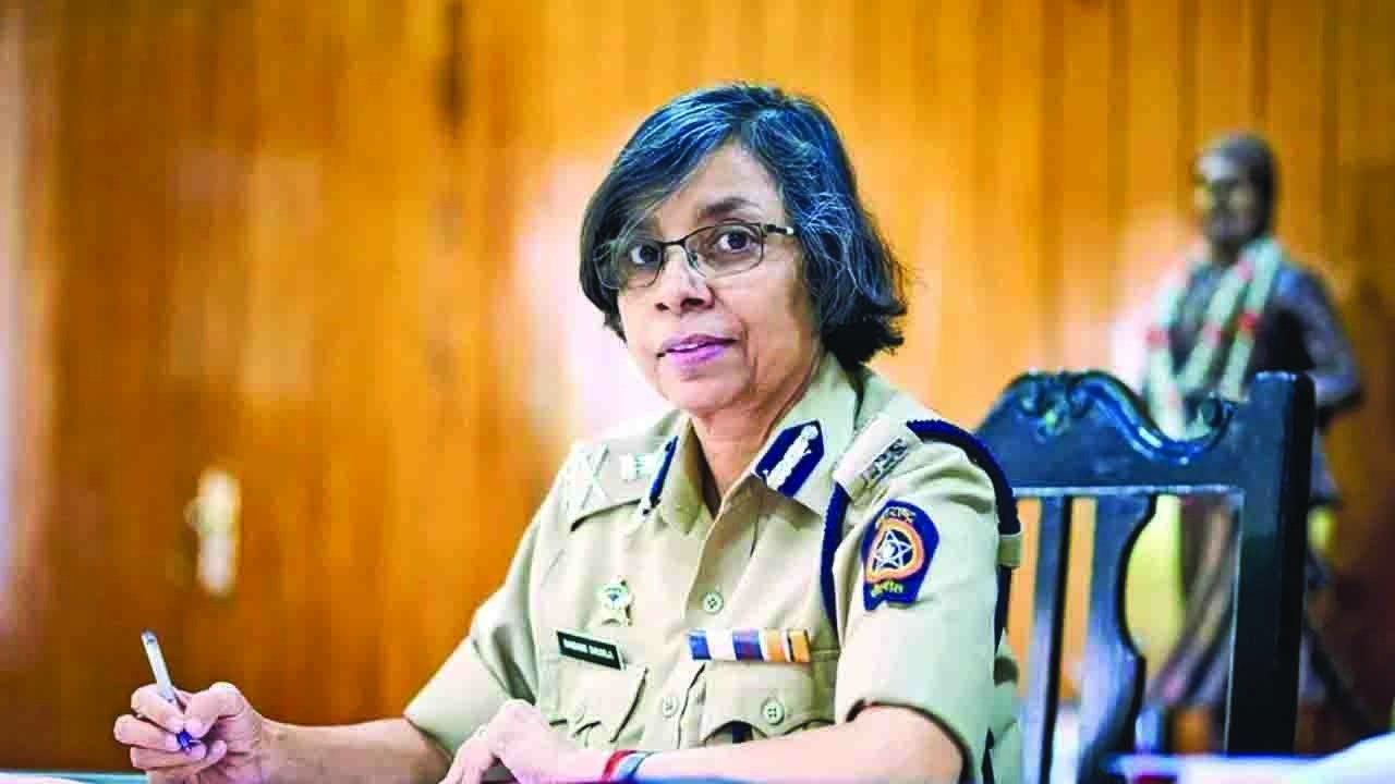 चुनाव आयोग का बड़ा फैसला, महाराष्ट्र की DGP रश्मि शुक्ला को हटाया, विपक्ष ने किया स्वागत