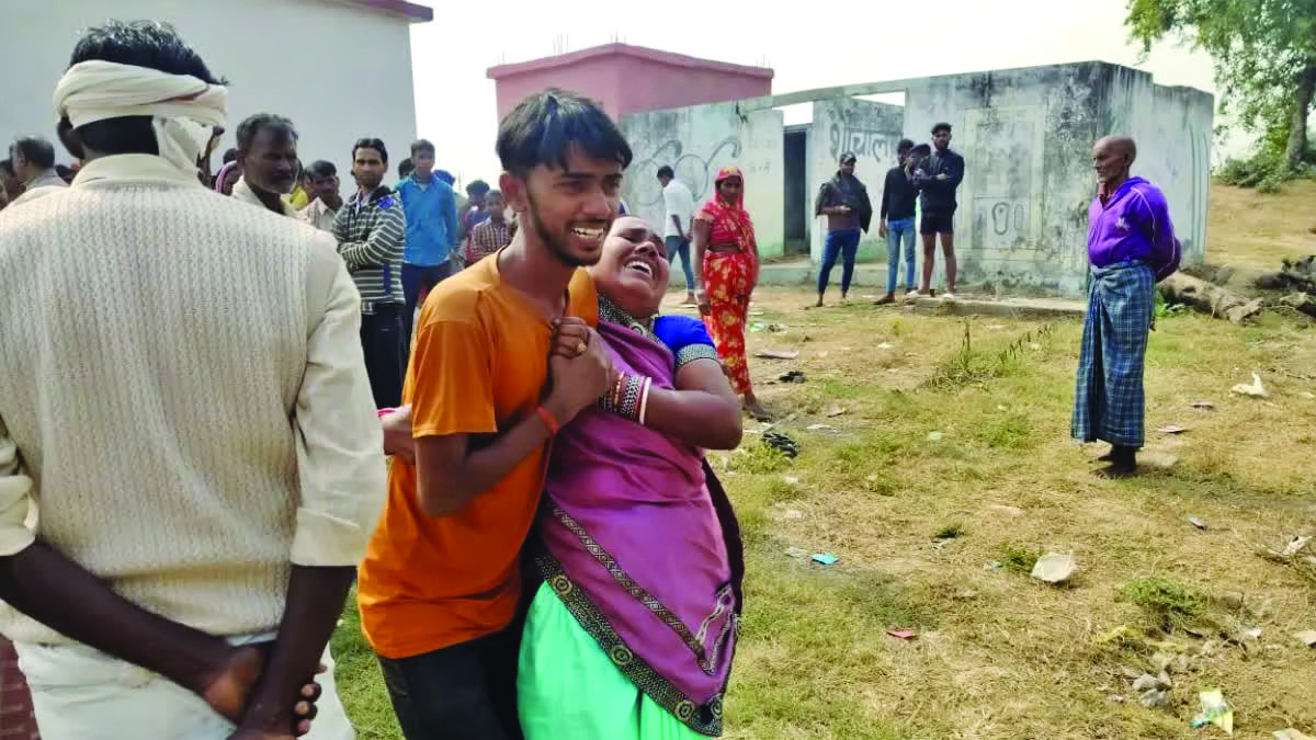 बिहार के बक्सर जिले में मिट्टी के ढेर में दबकर चार बच्चियों की मौत, एक घायल